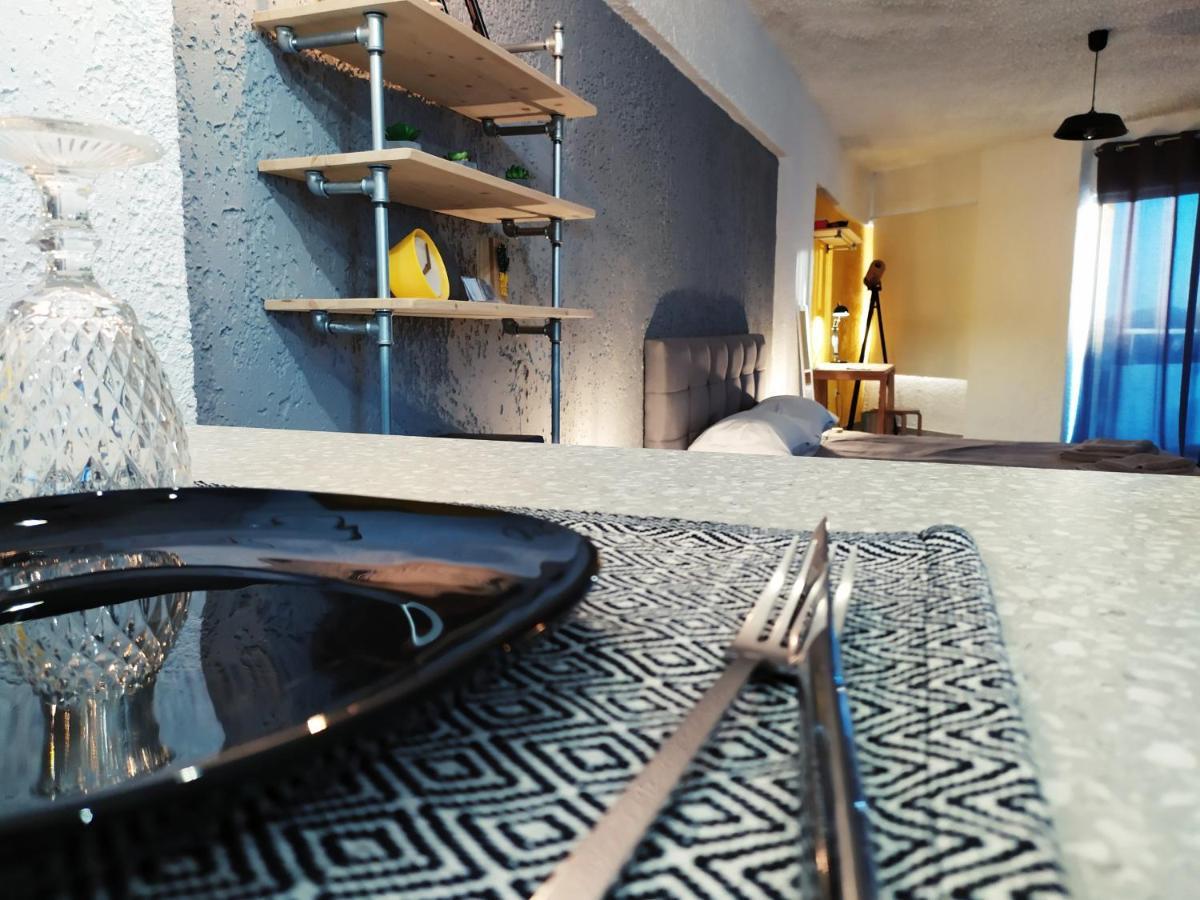 21 Suites Deluxe Stay Near The Airport Markópulo Kültér fotó